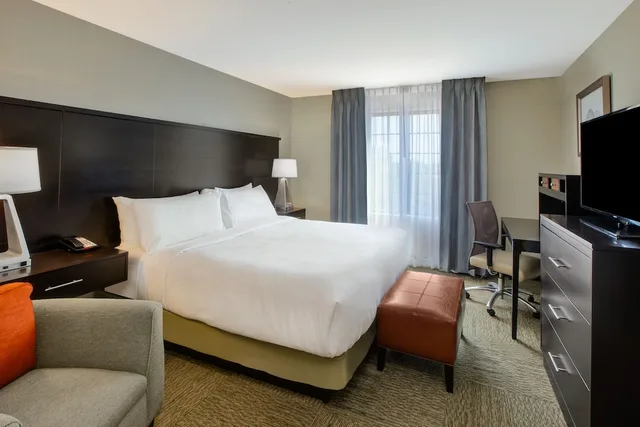 جناح بسرير كينج بغرفة نوم واحدة لذوي الإعاقة، Staybridge Suites Benton Harbor St Joseph 1/3