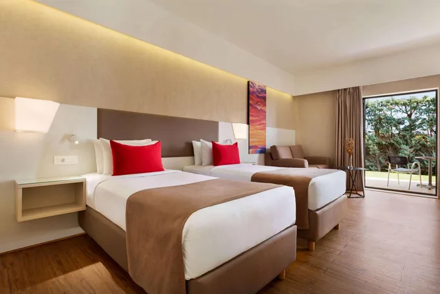 غرفة سوبيريور بسريرين منفصلين بإطلالة على الحديقة، Ramada Plaza by Wyndham Thraki 4/6