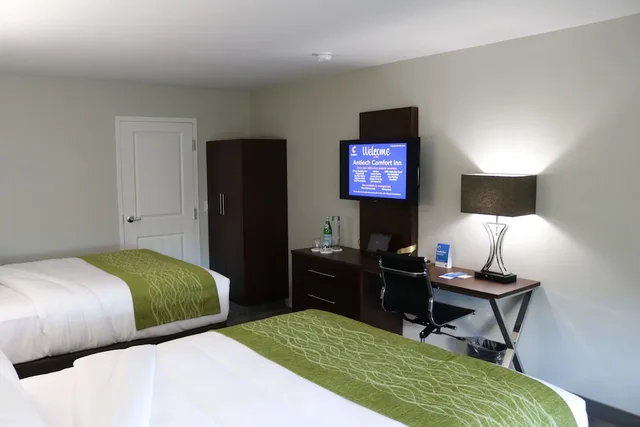 غرفة قياسية بسريرين كوين، Comfort Inn Antioch - Century Plaza 2/6