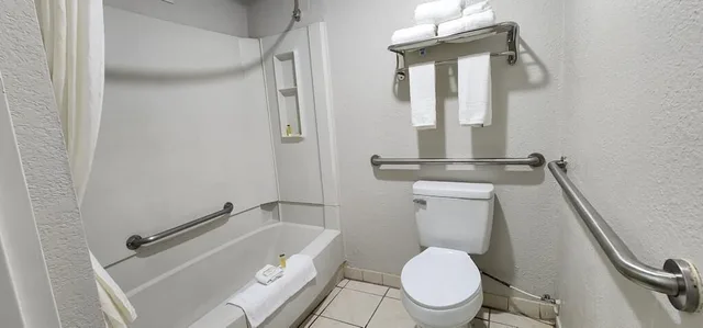 غرفة قياسية بسرير كينج، Travelodge by Wyndham Kingsland GA 6/7