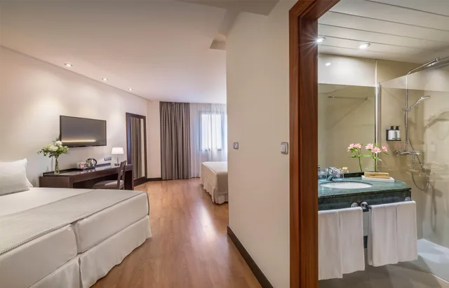 غرفة سوبيريور عائلية، Occidental Granada 8/9