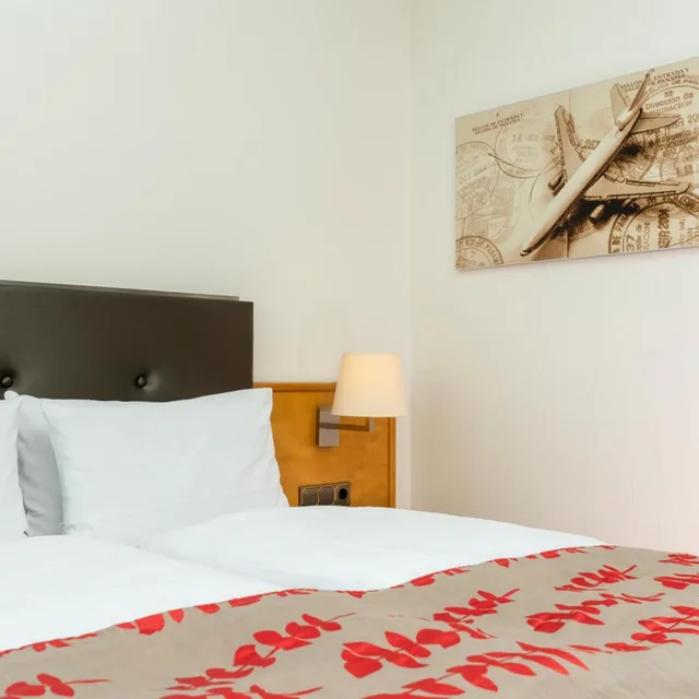 غرفة قياسية بسرير كينج وسرير كوين، Holiday Inn Frankfurt Airport Neu Isenburg 5/9