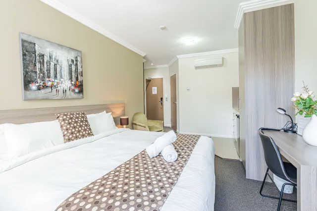 غرفة قياسية بسرير كينج بمطبخ صغير، Best Western Plus Camperdown Suites 1/10