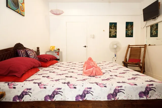 غرفة ديلوكس بسرير كينج بإطلالة على المسبح، Lala Panzi Bed And Breakfast 2/3