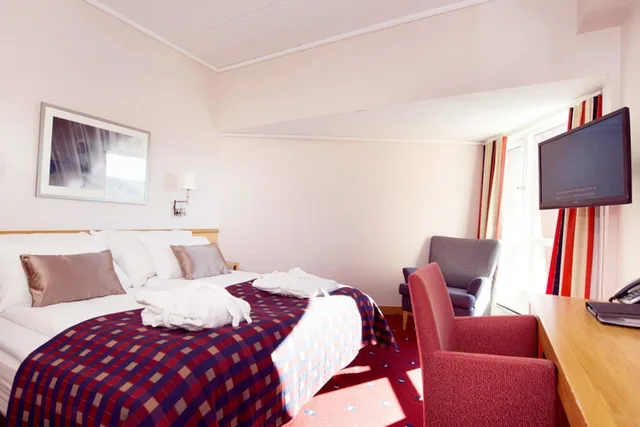 Suite, Double Bed, Sofa, Home Hotel Bryggeparken 2/10