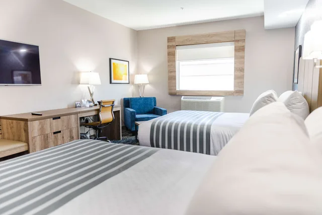 Standard, 2 Queen Beds, Best Western Premier Executive Residency Medicine Hat 7/10