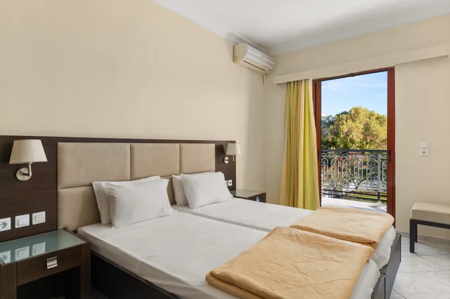 شقة بإطلالة على المسبح بغرفتي نوم، Eleana Hotel by GHH 1/3