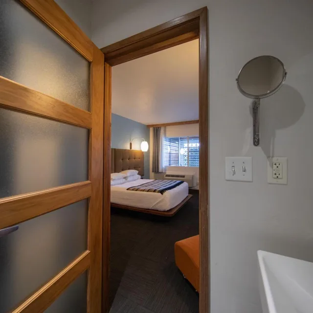 غرفة بسرير كوين، Modern Hotel And Bar 8/10
