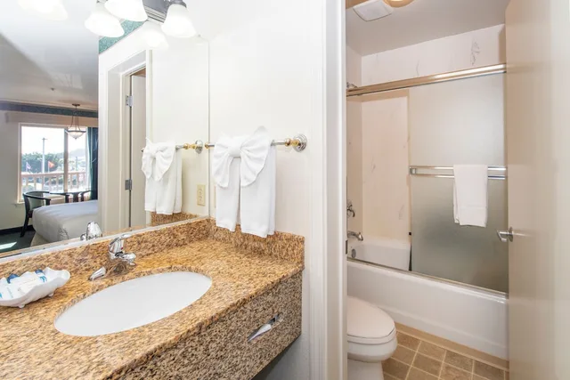 غرفة بسريرين كوين، Emerald Dolphin Inn 3/4