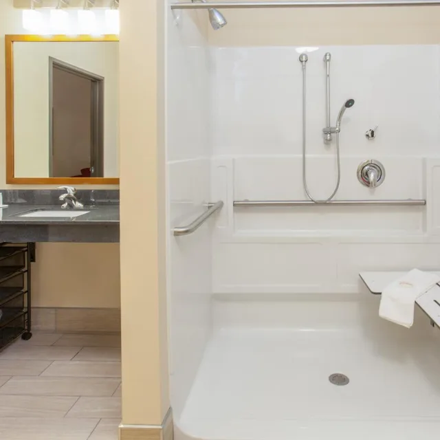 جناح لذوي الإعاقة، Baymont by Wyndham Grand Forks 5/9
