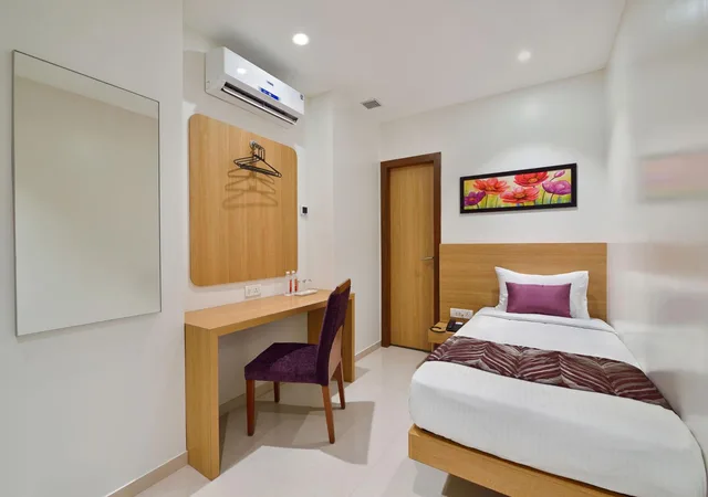 غرفة سوبيريور مفردة، Hotel Leafio Mumbai 1/17