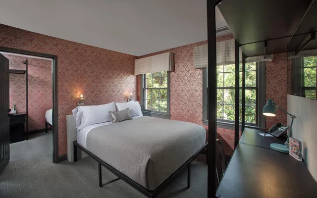 غرفة ديلوكس بسرير كوين، The Avery Georgetown 6/10