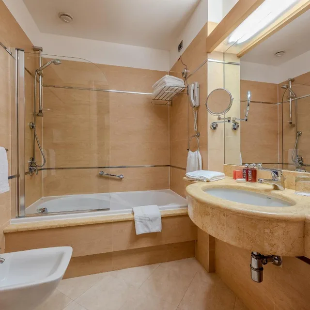 غرفة ديلوكس ثلاثية مع أريكة، Acacia Resort 5/5