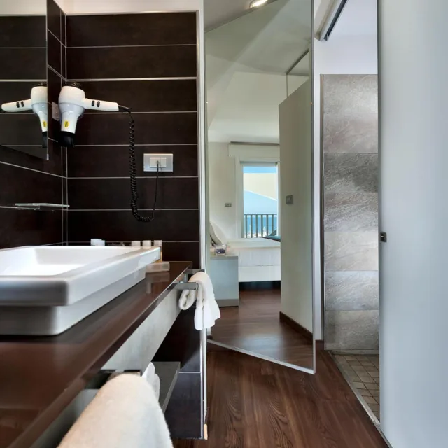 Superior, Beach Front, Balcony, Pool Access، Yes Hotel Touring & Spa 4/6