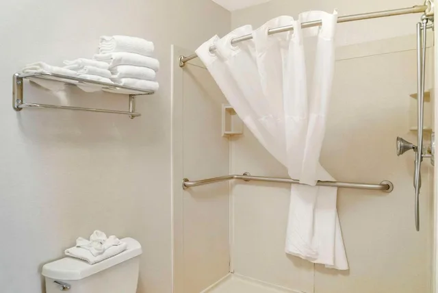 جناح بسريرين كوين وسرير كوين، Quality Inn & Suites Monroe 5/5