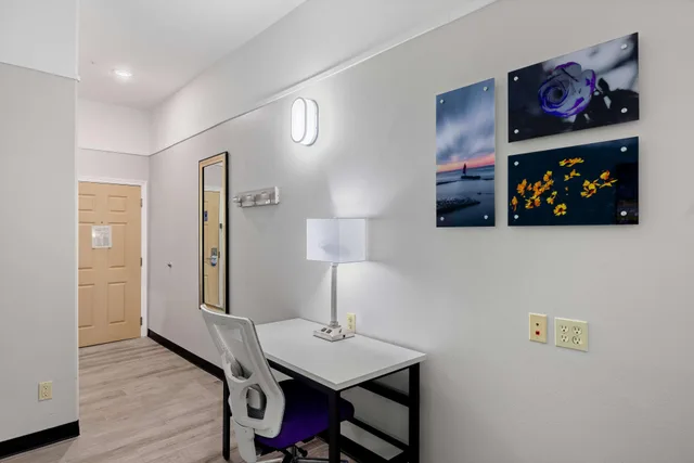 غرفة ديلوكس بسرير مزدوج بمطبخ صغير، La Quinta Inn Suites Raymondville 7/7