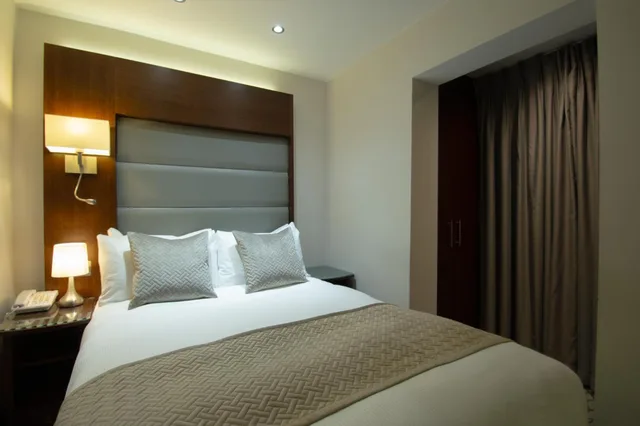 غرفة قياسية ثلاثية، Hyde Park International Hotel 6/10