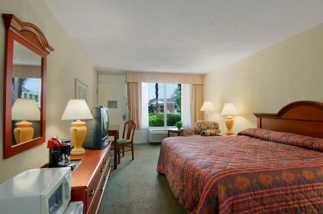 غرفة ديلوكس بسرير كينج لذوي الإعاقة، Motel6 Natchitoches, LA 1/10