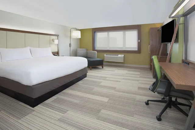 غرفة قياسية بسرير كينج، Holiday Inn Express And Suites Ruston 2/2