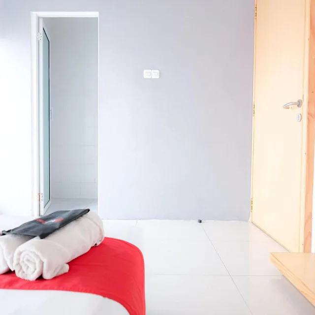 Reddoorz, Double Bed، Reddoorz Plus Kapuk Business Park 5/10