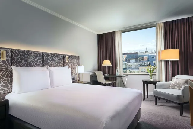 Connecting, Family, King Bed, Hilton Prague Old Town 3/5