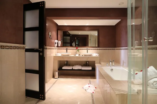 جناح بريميوم بسرير كينج بإطلالة على المسبح، Kenzi Menara Palace 7/8