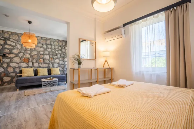 جناح ركني بسرير كوين بإطلالة على البحر مع أريكة، True Blue Boutique Hotel Kalkan 1/1