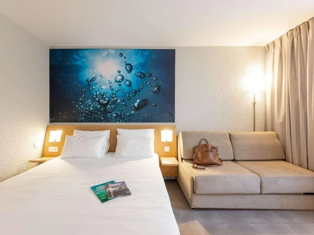 غرفة سوبيريور بسريرين منفصلين وسرير كوين، Novotel Grenoble Nord 5/10