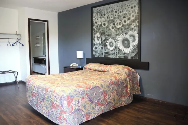 غرفة بسرير كوين، OYO Landmark Inn Oskaloosa Near Hwy 63 1/9