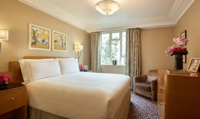 غرفة بسرير كوين، The Savoy Hotel 1/1