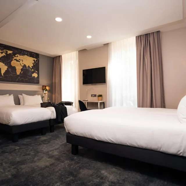 Room, Quadruple, Hotel Univers 3/8
