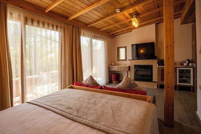Lanai, Comfort, King Bed, River View, Villa Marine Apart Hotel 2/4