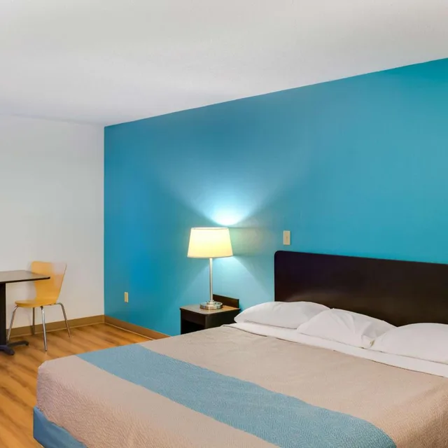 غرفة بسرير كينج، Motel6 Richmond, IN 1/7