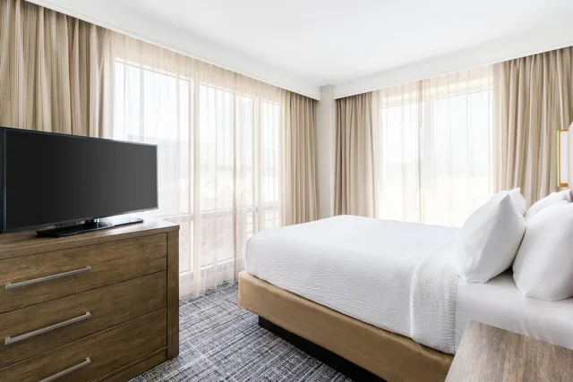 Studio, Queen Bed, Sofa, Accessible, Residence Inn by Marriott Austin Downtown/Convention Center 2/5