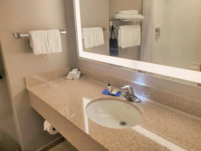 جناح استوديو بسرير كينج لذوي الإعاقة، Holiday Inn Express Hotel Suites Cheney University Area 4/6