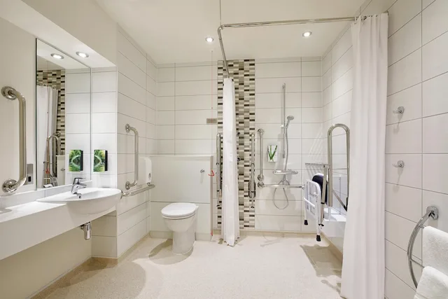 غرفة قياسية بسرير مزدوج لذوي الإعاقة، Premier Inn Andover 3/5