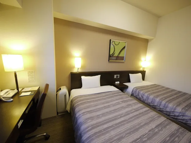 غرفة بسريرين منفصلين، Hotel Route Inn Chitose Ekimae 1/5