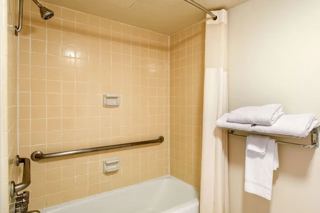 غرفة بسريرين كوين لذوي الإعاقة، Quality Inn Stateline 3/3