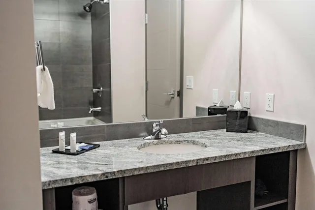 غرفة بسرير كوين، Park Inn By Radisson Edmonton Airport 4/5
