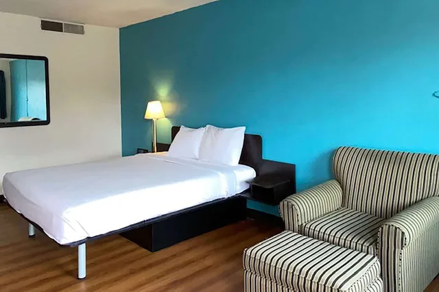Efficiency, Queen Bed، Travelodge Inn & Suites by Wyndham Missoula University Park 1/4