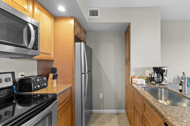 Standard One Bedroom Ocean View Suite, Ocean Pointe Suites Hotel 5/5