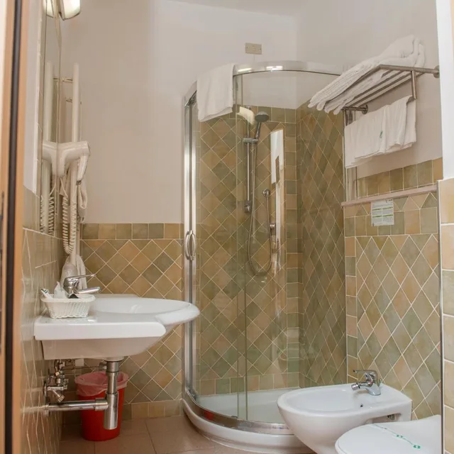 غرفة ديلوكس ثلاثية بإطلالة على البحر، Hotel Cristalda 7/7
