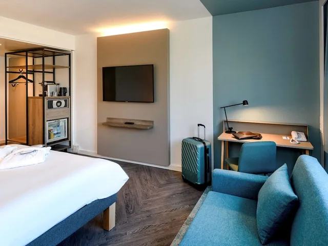 غرفة سوبيريور بسرير مزدوج مع أريكة، Novotel Zurich City West 4/10