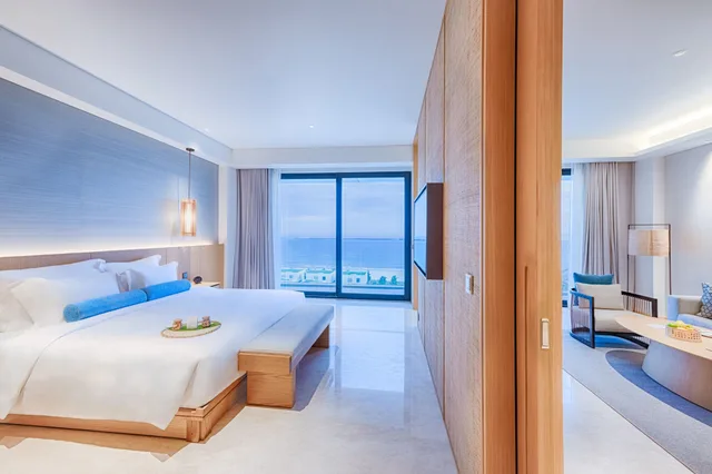 Monogram, Suite, King Bed, Ocean View, Monogram Lounge Access, Shilla Monogram Danang 2/8