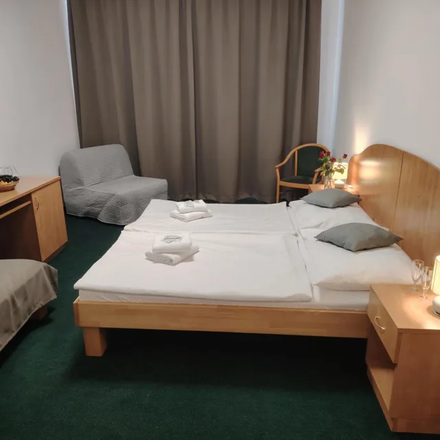غرفة كومفورت ثلاثية مع سرير إضافي، Legie Hotel 2/5