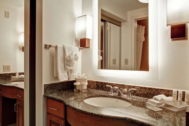 استوديو ديلوكس بسرير كينج لذوي الإعاقة، Homewood Suites by Hilton Omaha-Downtown 6/6