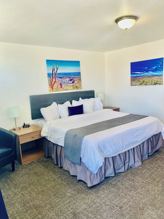 Room, King Bed, Blue Sage Inn & Suites 1/4