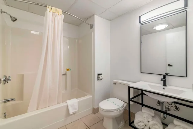 غرفة بسرير كينج، Black Bear Inn, an Ascend Collection Hotel 7/7