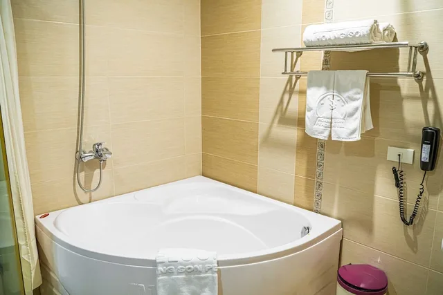 جناح تنفيذي بسرير كينج، Hoang Son Peace Hotel 6/6