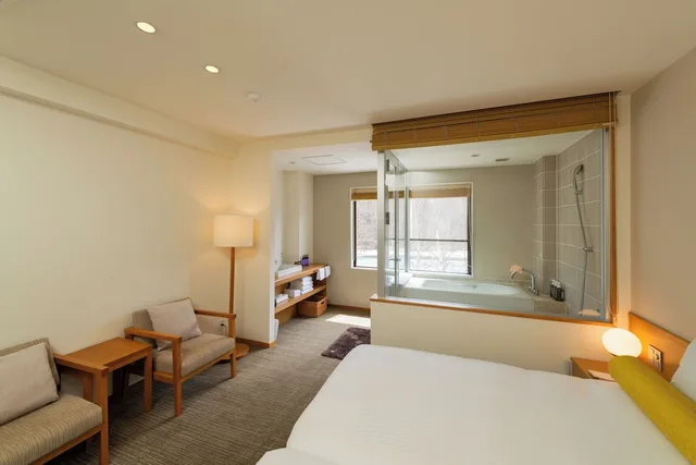 غرفة بسريرين منفصلين بإطلالة على النهر بحمام خاص، KAMIKOCHI LEMEIESTA HOTEL 2/3